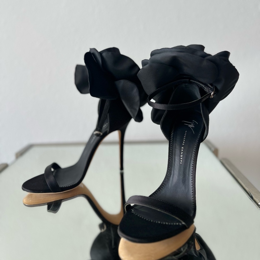 Like new GIUSEPPE ZANOTTI Peony 115mm Sandals In Schwarz $1,395 38 - Picture 9 of 12